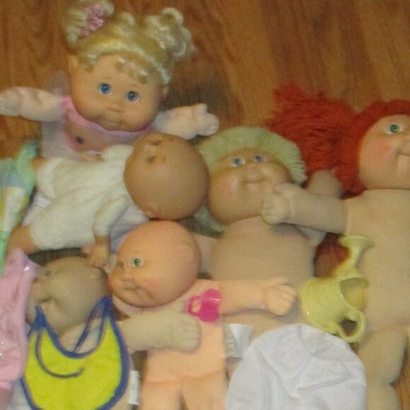 Lot Of 6 Cabbage Patch Kids Dolls & 23 Clothes Assorted Outfits Accessories TLC - Picture 3 of 6